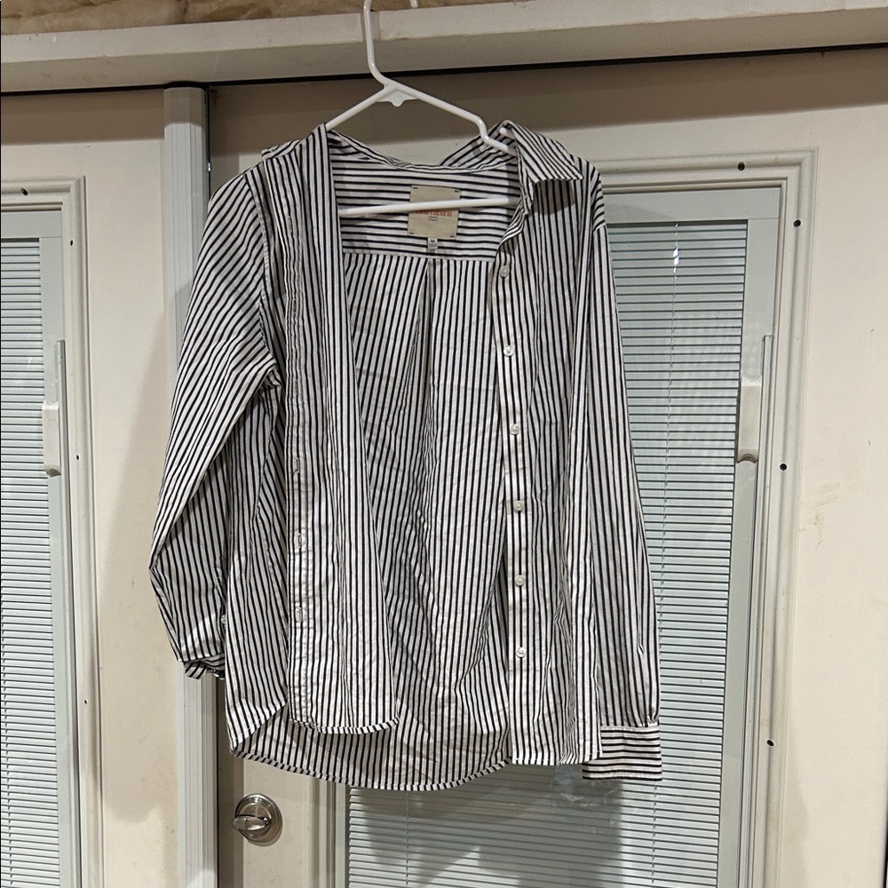 Men's Black & White Striped Casual Button-Down Shirt